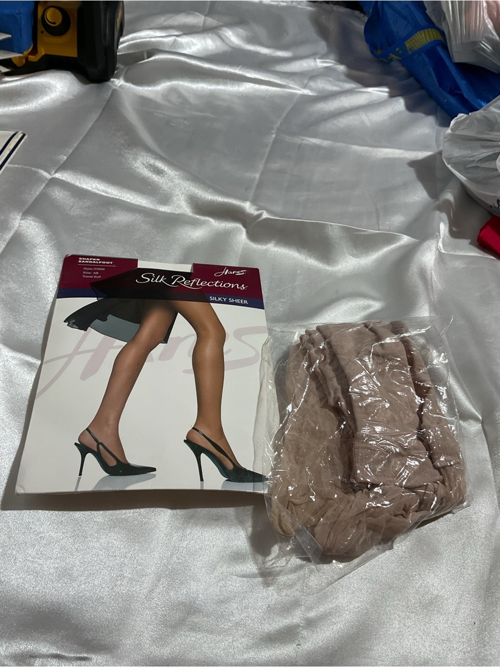 Hanes Silk Reflections Sheer Nude Pantyhose